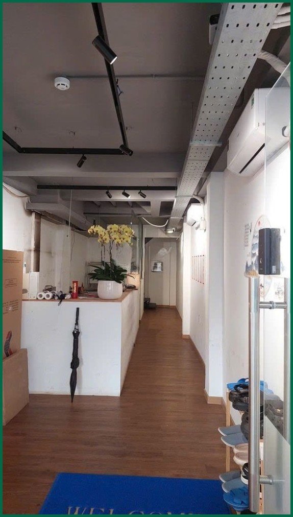 Cho thuê nguyên căn mặt tiền đường Lê Thánh Tôn, quận 1, 39m² - Vị trí đắc địa, thích hợp F&B!