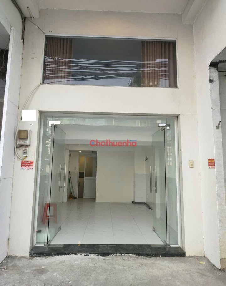 Cho thuê nhà mặt tiền đường Nguyễn Thị Minh Khai, Quận 10, 24m² - Mặt tiền đông đúc, nhận diện thương hiệu cao!