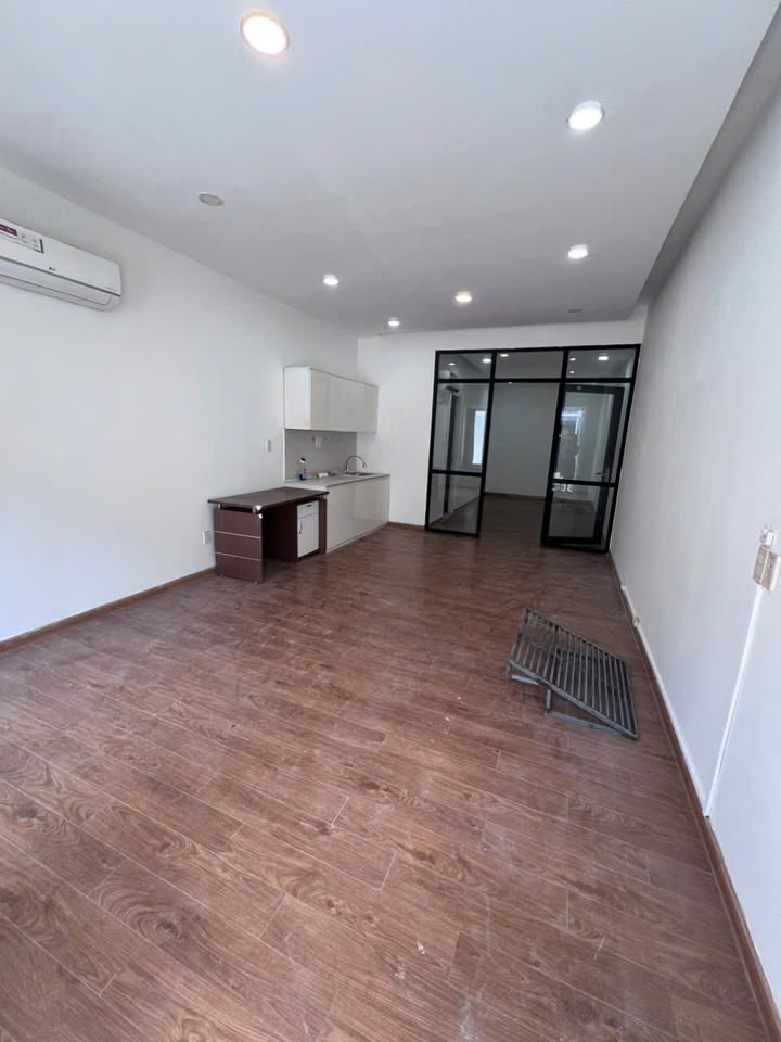 Nhà nguyên căn hẻm 4m Nguyễn Cư Trinh, Quận 1 - Giá chỉ 13 triệu/tháng!