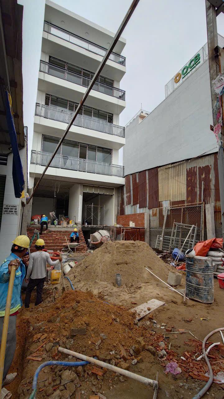 Cho thuê tòa nhà mặt tiền Nguyễn Văn Tăng, quận 9, 256.7m² - Thích hợp làm văn phòng, trung tâm ngoại ngữ!