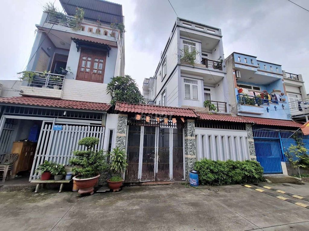 Nhà phố Tân Đông Hiệp Dĩ An 103,5m² giá 5 tỷ - Tiện ích đầy đủ, hỗ trợ vay ngân hàng!