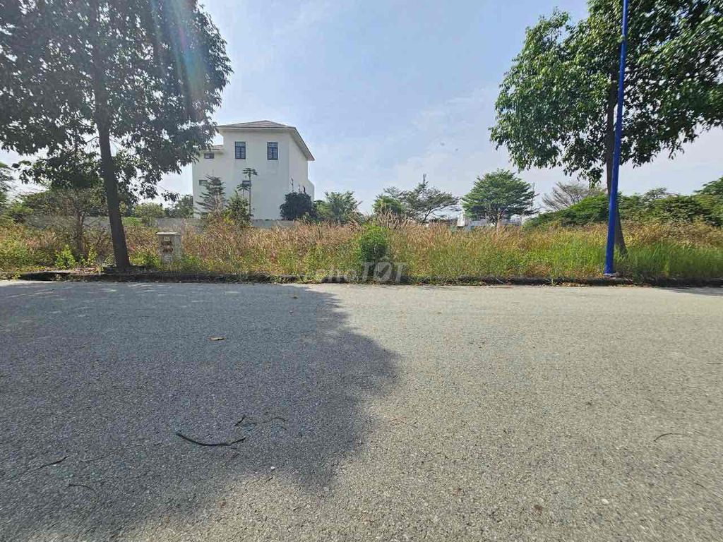 Đất xây biệt thự Khu đô thị Bình Nguyên, TP Dĩ An 300m² giá 13 tỷ - Cơ hội vàng đầu tư!