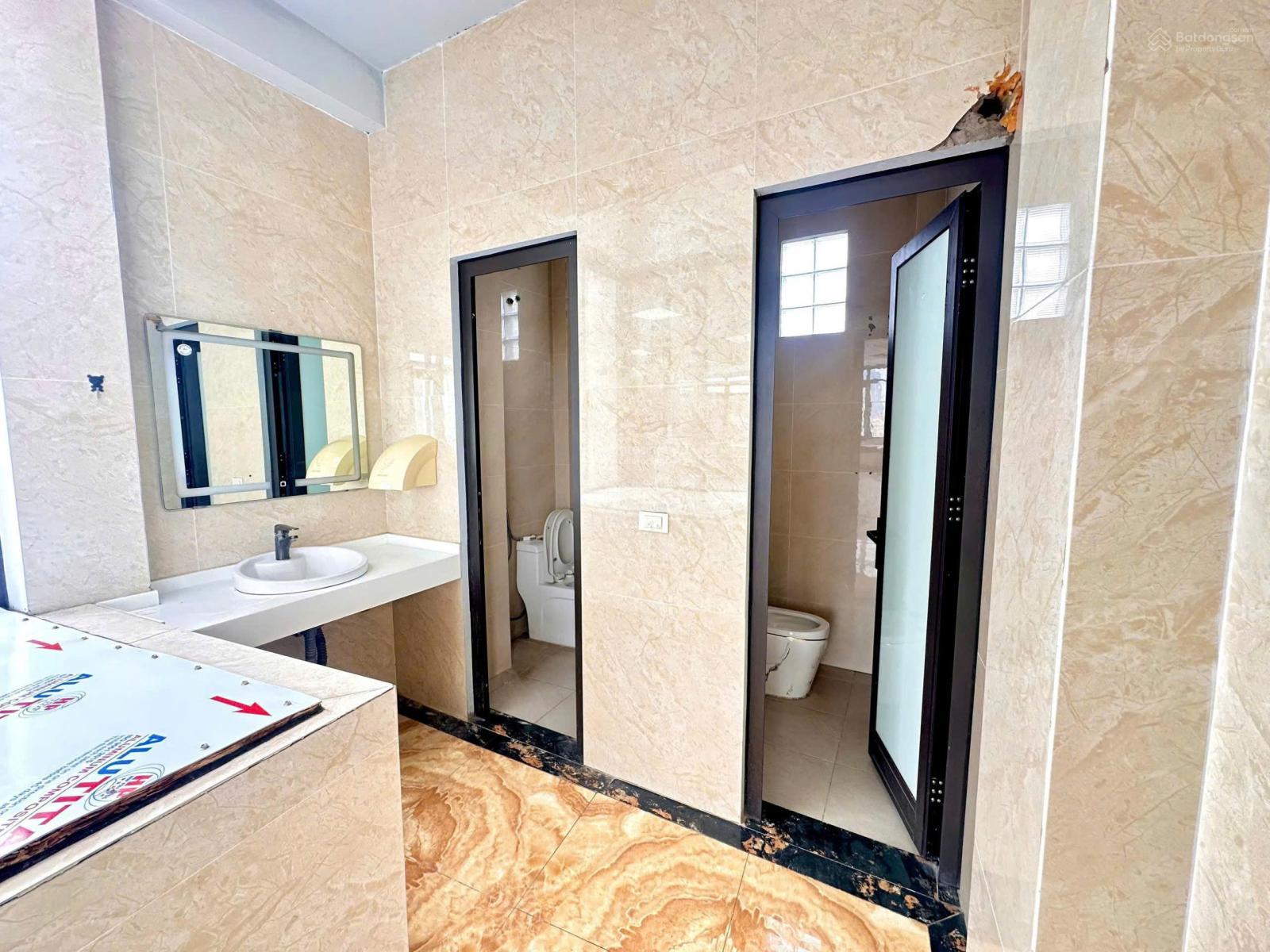 Cho thuê sàn văn phòng 163 Hoàng Cầu 150m² chỉ 38 triệu - Vị trí đắc địa, dễ tìm!