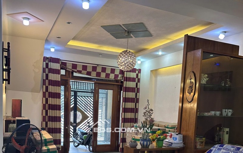 Nhà nguyên căn hẻm xe hơi ĐHT02, Q.12, 75m² chỉ 16 triệu - Tiện nghi đầy đủ, vào ở ngay!