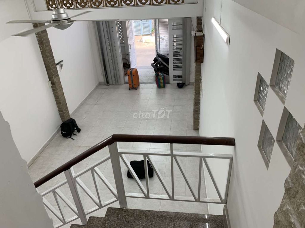 Nhà Phạm Thế Hiển, Q8, 52m² giá 6.5 tỷ - Ô tô đậu cửa, vị trí đẹp!