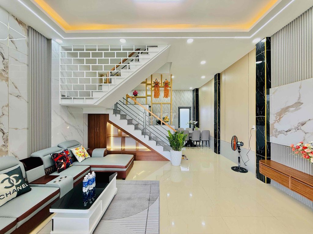 Nhà Hẻm Xe Tải Thạnh Xuân 52, 73.4m² Giá 4.68 Tỷ - Sẵn Sàng Vào Ở!
