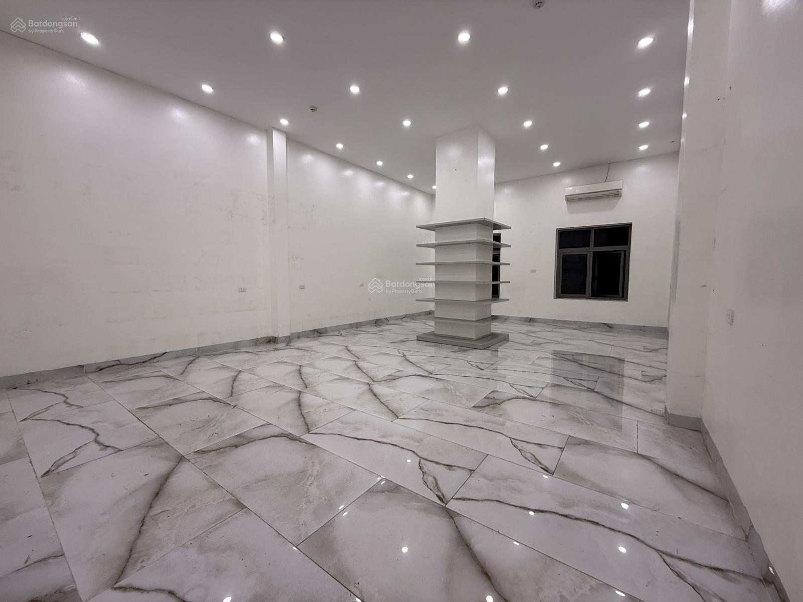 Cho thuê mặt bằng kinh doanh phố Giảng Võ 150m² - Vị trí đắc địa, giao thông thuận tiện!