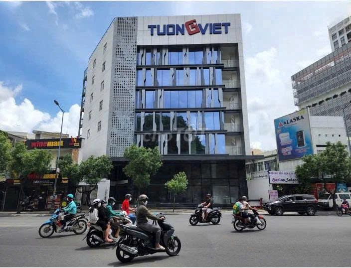 Cho thuê tòa nhà góc MT Ba Tháng Hai, Quận 10 - Diện tích 260m², giá 300 triệu/tháng - Cơ hội đầu tư hấp dẫn!