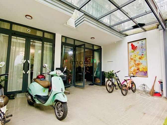 Nhà phố cao cấp Phú Mỹ Q7 242m² giá 17,5 tỷ - Thiết kế hiện đại, vị trí đắc địa!