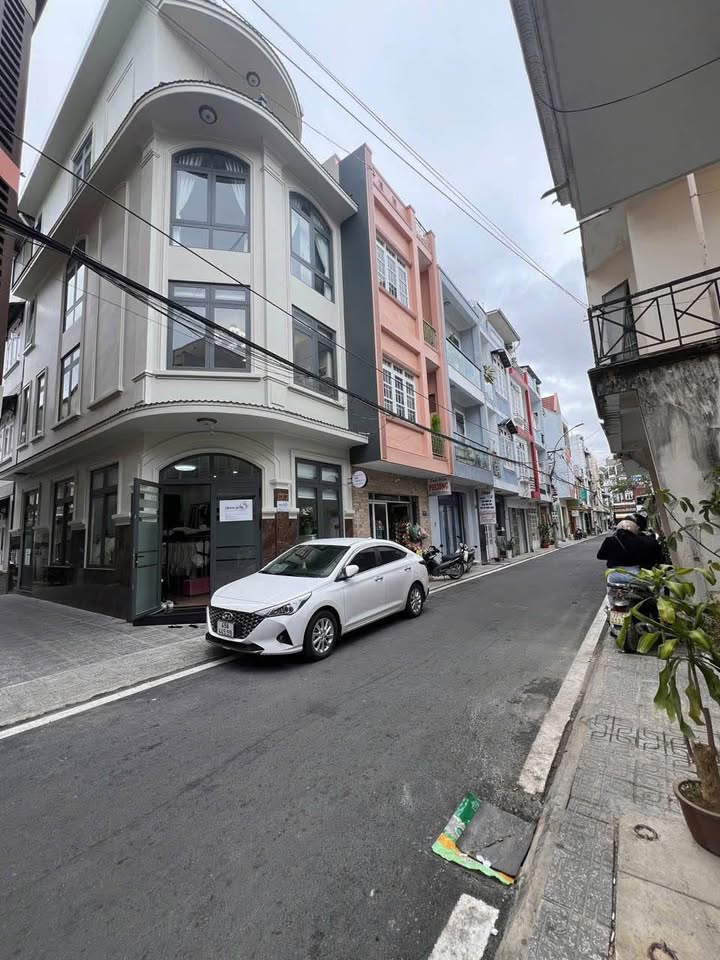 Nhà 4 tầng 2 mặt tiền Phan Đình Phùng Đà Lạt 42m² giá 8.999 tỷ - Đầu tư sinh lời ngay!