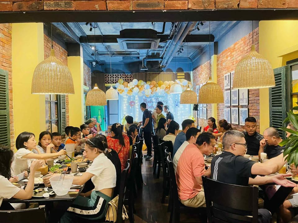 Mặt bằng hàng ăn cho thuê Nguyễn Khuyến, Hà Đông, 200m² - Điểm vàng kinh doanh đêm