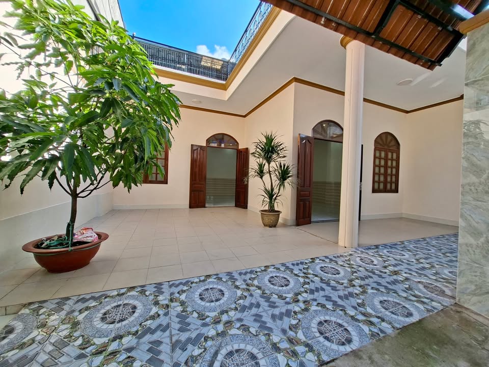 Nhà cấp 4 Dĩ An 150m² giá 4.85 tỷ - Sát chung cư Phú Đông