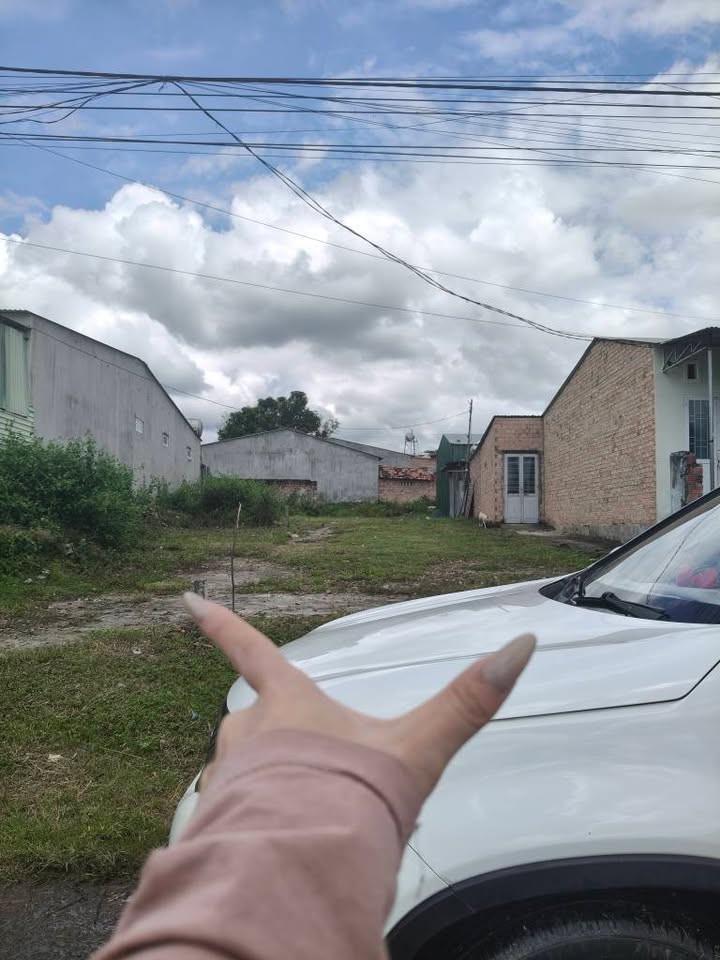 Đất nền 222,3m² tại Đăk Cấm, Kon Tum - Nở hậu, 2 mặt tiền, giá tốt!