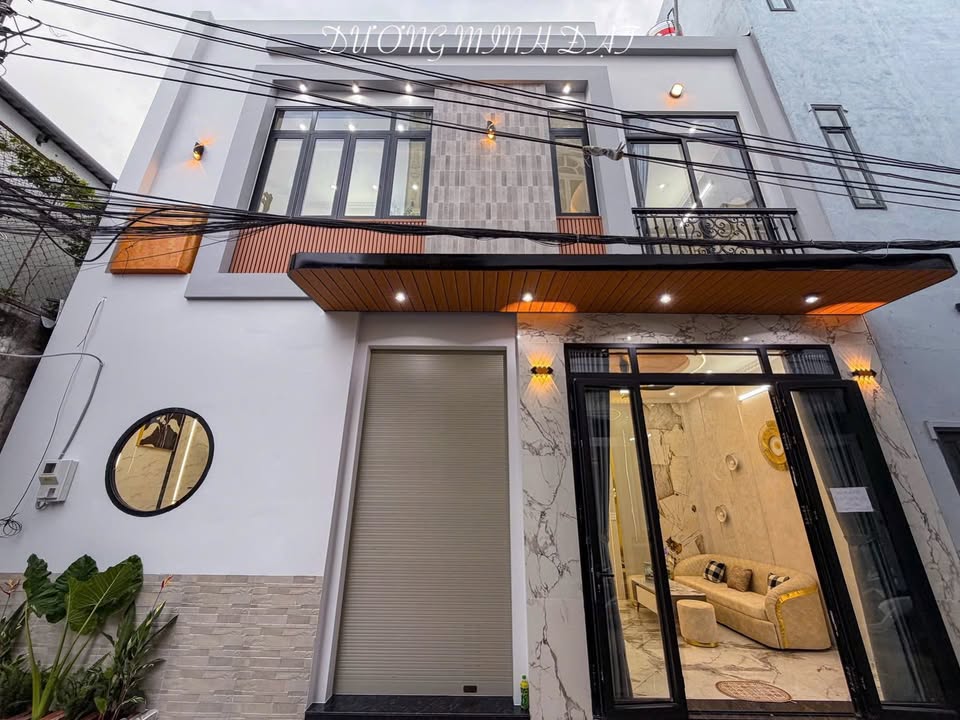 Nhà trệt lầu đẹp tại hẻm 11 Nguyễn Văn Linh, Cần Thơ - 2.67 tỷ, sẵn sàng vào ở!