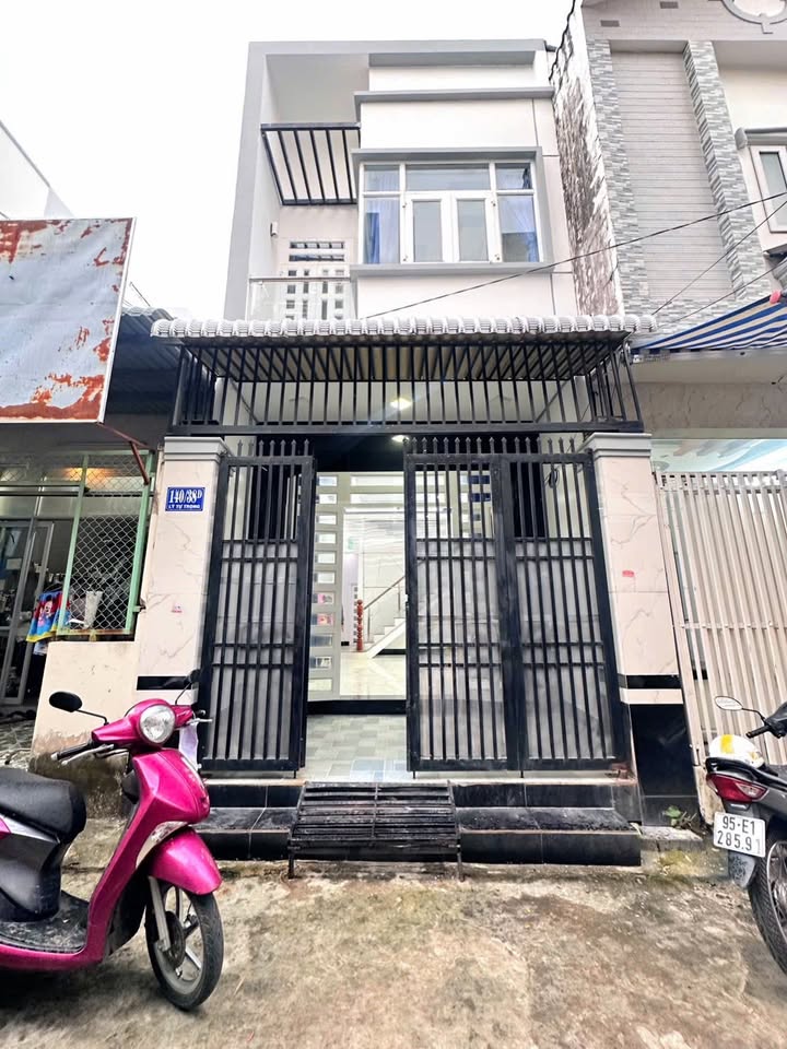 Nhà trệt lầu cho thuê Bờ Hồ Huỳnh Cương, 56m² giá 7 triệu - Khu vực an ninh, tiện ích đầy đủ!