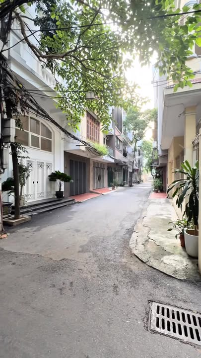 Tòa CHDV Cầu Giấy 82m² giá 40.5 tỷ - Đầu tư sinh lời cao, ô tô vào nhà!