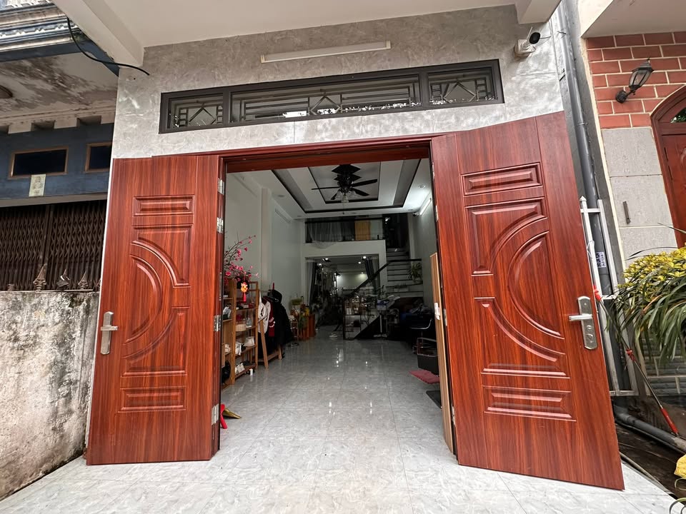 Nhà cấp 4 gác lửng Cốc Lếu Lào Cai - Full nội thất, cho thuê lâu dài!