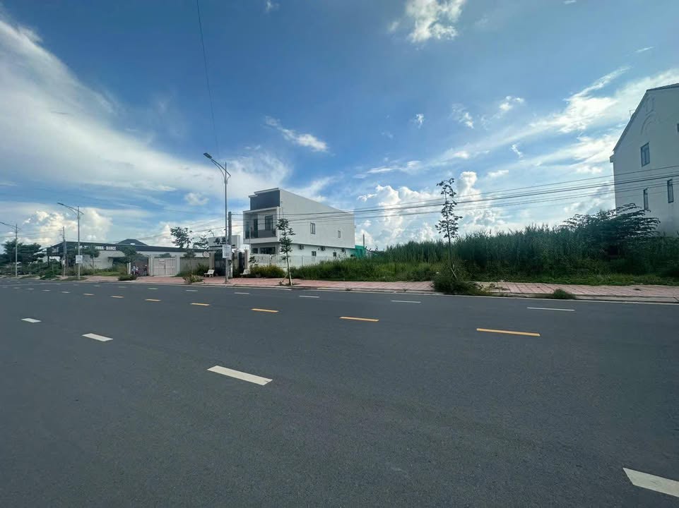 Đất nền mặt đường Tiền Thành, Phường 3, TP Vĩnh Long 333m² - Giá tốt, thương lượng!