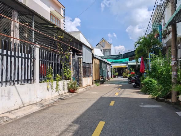 Nhà đẹp 2 lầu tại Bình Khánh, Long Xuyên - 72m² giá 3 tỷ, thuận tiện gần Hàm Nghi!