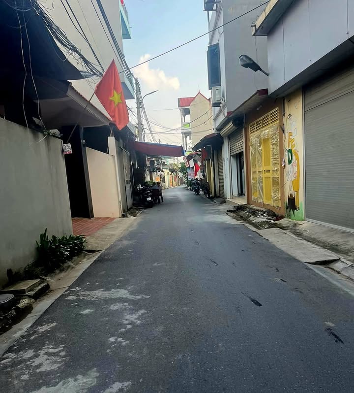 Nhà 3 tầng Nam Hồng, Đông Anh 42m² giá 4 tỷ - Ô tô vào tận nhà!