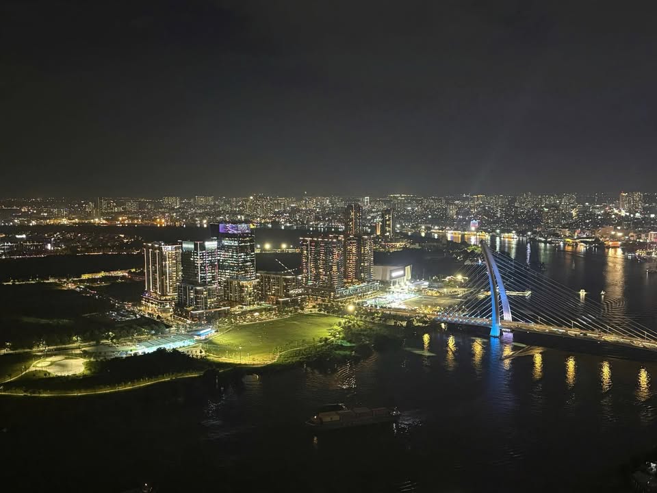 Căn hộ Vinhomes Golden River Quận 1 86m² giá 21.5 tỷ - View sông tuyệt đẹp!