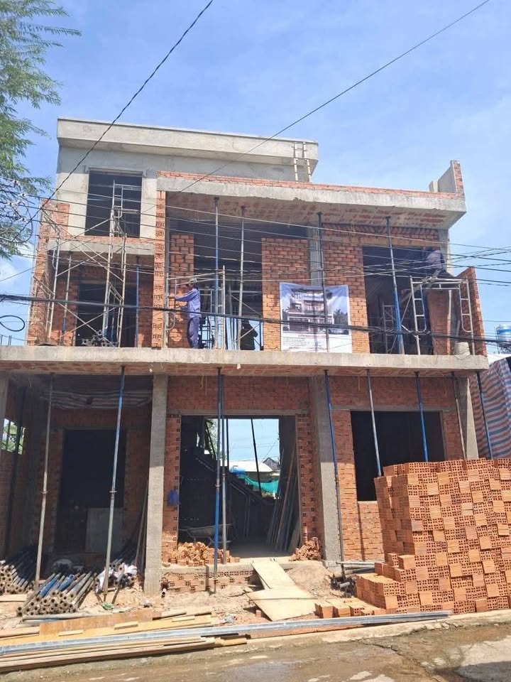 Nhà 1 trệt 2 lầu tại Hiệp An, Thủ Dầu Một 100m² giá chỉ 3.79 tỷ - Giao nhà ngay!