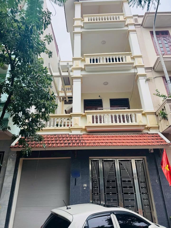 Bán nhà mặt phố Lê Thanh Nghị, Hải Dương 90m² giá thỏa thuận - Nhà đẹp, chắc chắn!