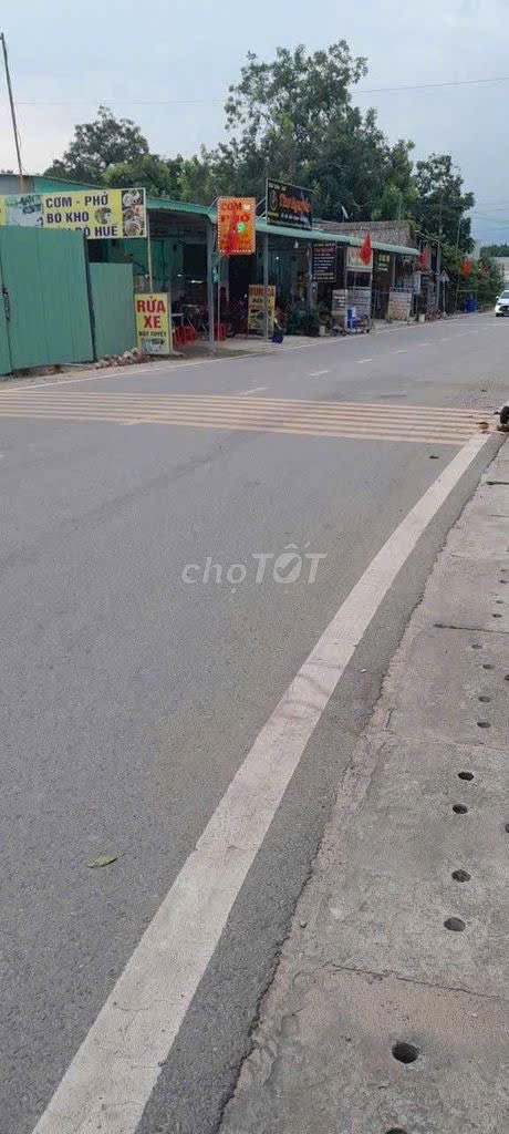 Bán gấp FrontHouse Tân Hiệp, Phú Giáo 120m² chỉ 2.3 tỷ - Mặt tiền kinh doanh lý tưởng!