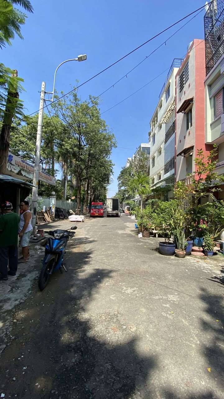 Cho thuê nhà hẻm xe tải Bạch Mã, Quận 10 - 32m² chỉ 12.5 triệu/tháng - An ninh 24/7!