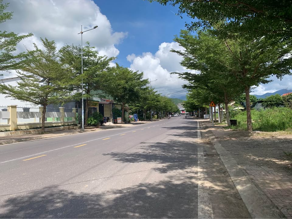 Đất nền Tái định cư Diên Lạc 265m² giá 4.24 tỷ - Vị trí lý tưởng ngay ngã tư!