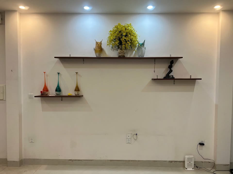 Nhà riêng 5 tầng cho thuê tại Thạch Bàn, Long Biên - Giá thỏa thuận, nội thất đầy đủ!