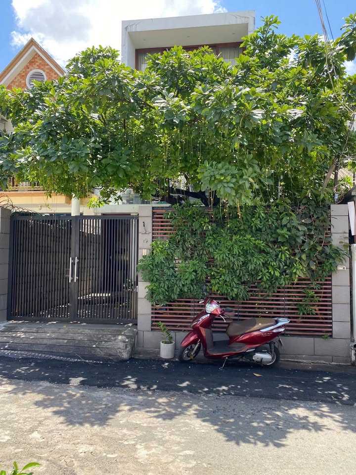 Biệt thự vườn 184m² tại Tăng Nhơn Phú A, Q9 - Vị trí đắc địa, giá tốt!