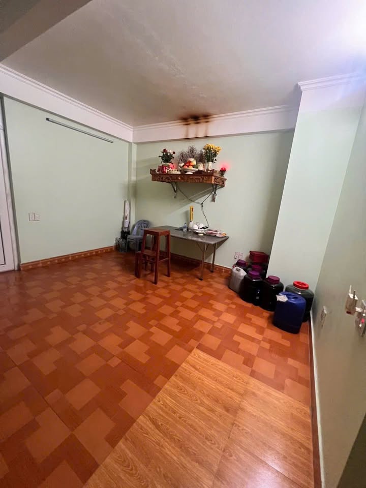 Nhà 2,5 tầng Hồng Hà 60m² giá 5,7 tỷ - Đường ô tô đỗ cửa, pháp lý rõ ràng!