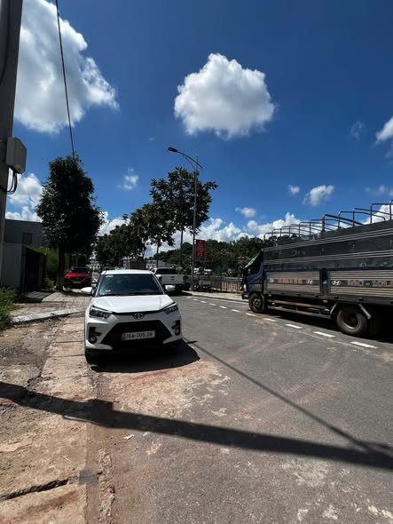 Lô đất mặt kè suối Nậm La, Sơn La 200m² giá 4.7 tỷ - Kinh doanh sầm uất!