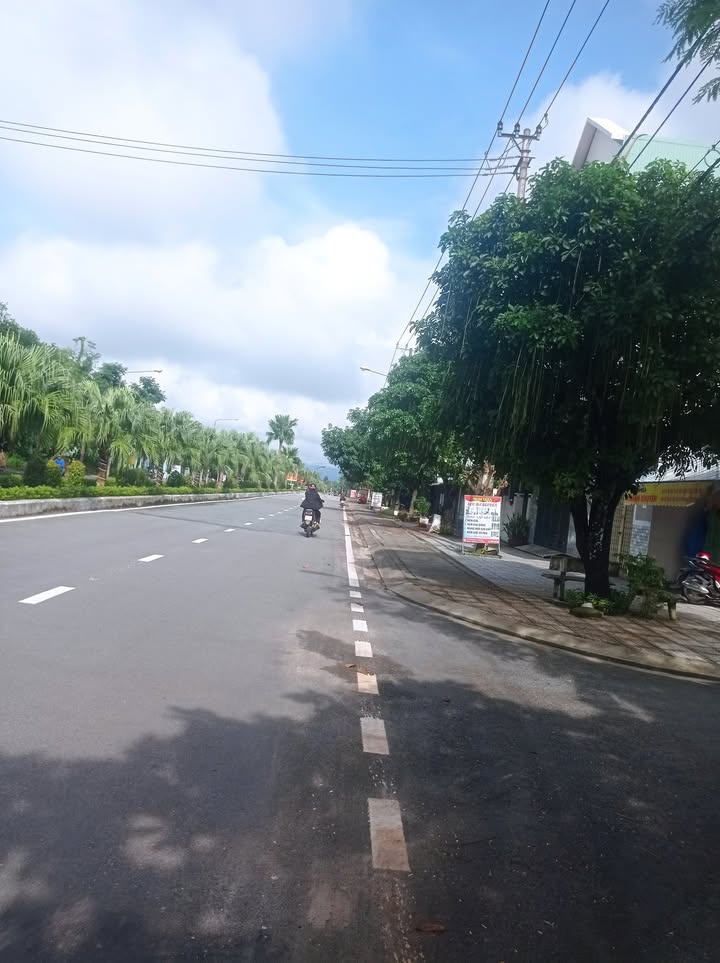 Nhà mặt tiền Phan Châu Trinh, Phú Thịnh, 210m² giá 1.74 tỷ - Đầu tư kinh doanh sinh lời!