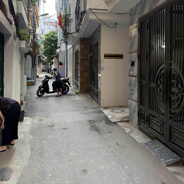 Nhà cấp 4 Xuân Đỉnh 33m² giá 4.5 tỷ - Sổ đỏ pháp lý chuẩn, mặt tiền rộng!