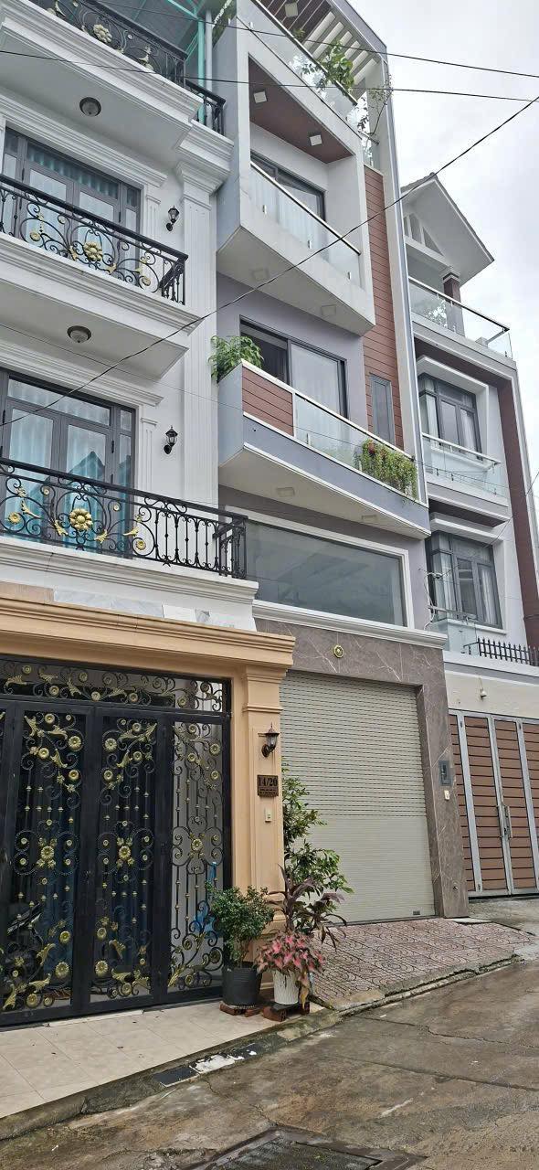 Nhà phố Tăng Nhơn Phú A, Quận 9, 203m² giá 6.9 tỷ - Phong thủy tốt, gần trường học!