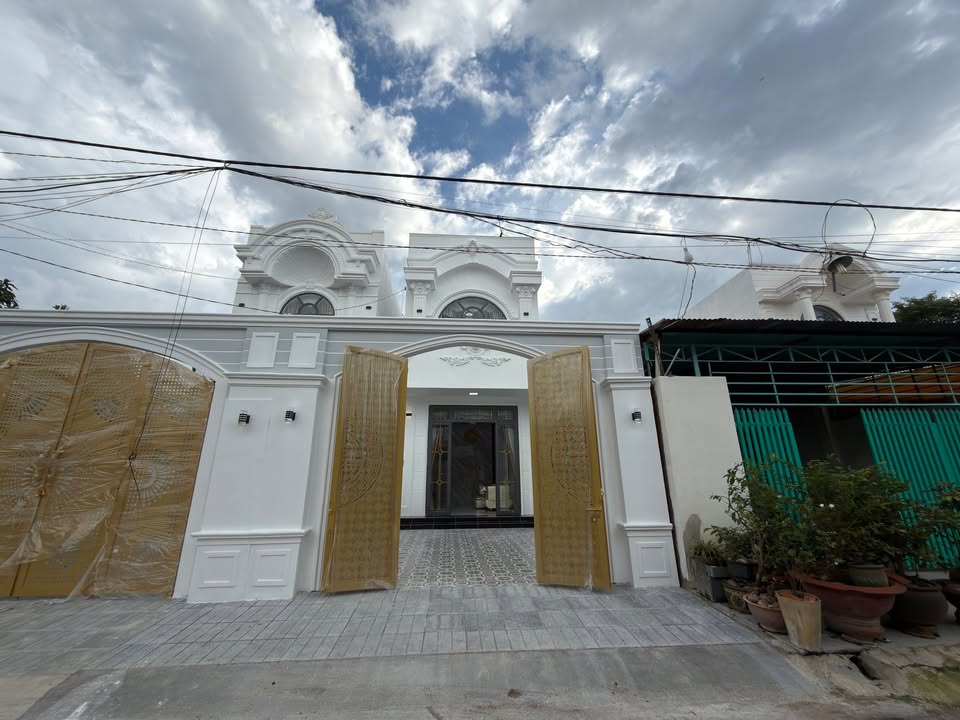 Nhà phố Tân Ninh, Tây Ninh 132m² giá 3.05 tỷ - Thiết kế hiện đại, vị trí vàng!