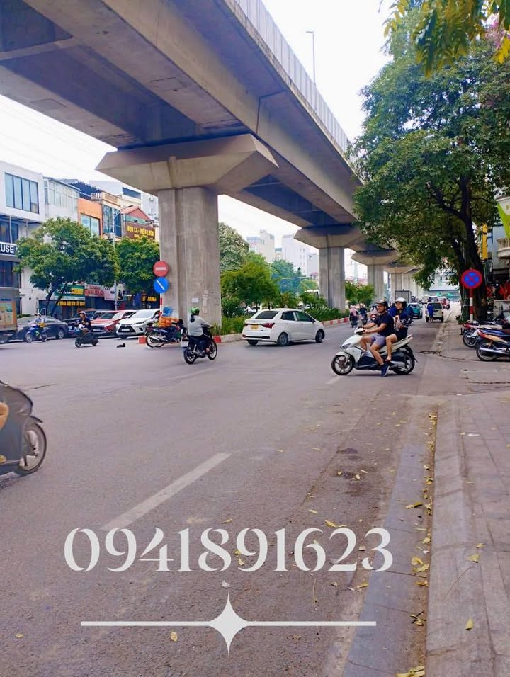 Cho thuê mặt bằng mặt phố Hào Nam, Đống Đa 45m² giá 35 triệu - Kinh doanh văn phòng, cafe lý tưởng!