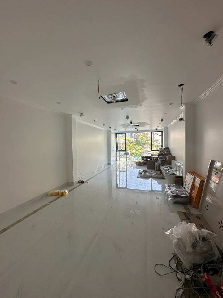 Cho thuê FrontHouse 6 tầng đường Nguyễn Văn Cừ 420m² - Thích hợp kinh doanh đa ngành!