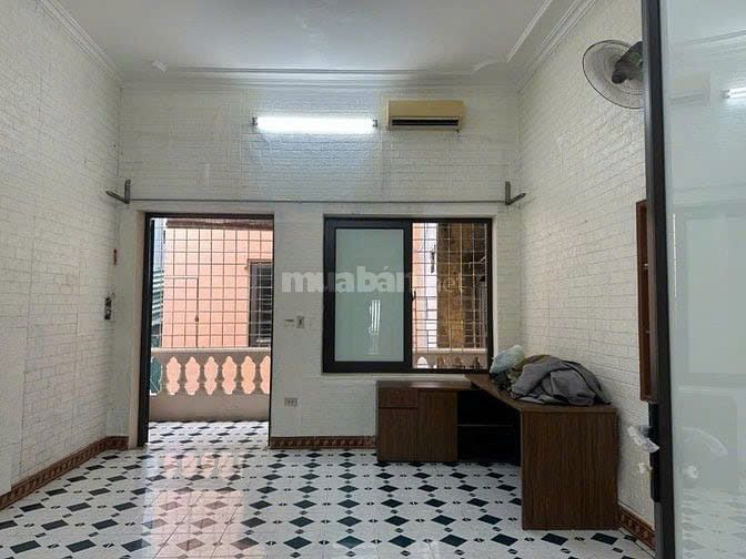 Nhà nguyên căn 3 tầng tại ngõ 61 Đường Bưởi 35m² giá 10 triệu - Khu dân trí cao!