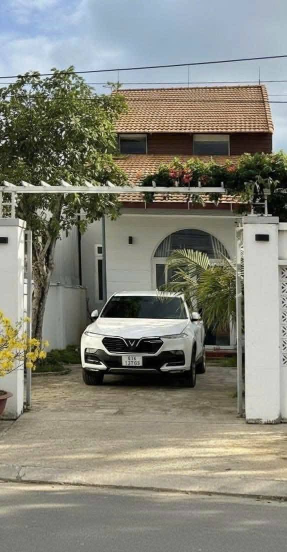 Villa nghỉ dưỡng Bảo Lộc 288m² giá 6.8 tỷ - Thiết kế đẹp, gần hồ