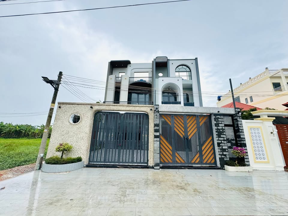 Nhà phố Mỹ Lộc, Cần Giuộc 170m² giá 3.4 tỷ - Thiết kế hiện đại, vị trí đẹp!