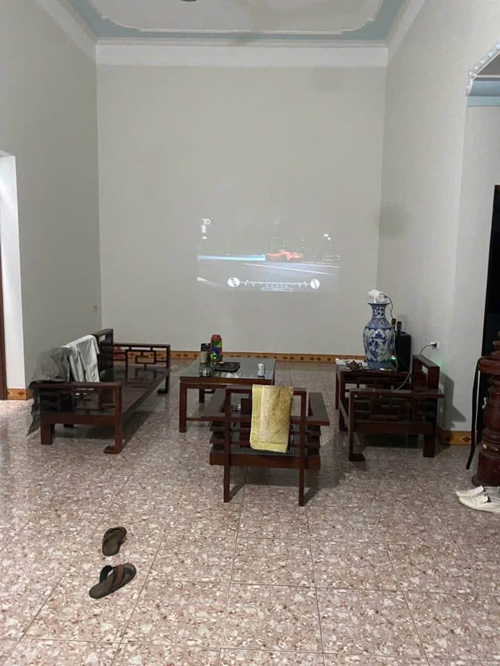 Nhà cho thuê Cẩm Thịnh 3 phòng ngủ giá 2.5 triệu - Sân vườn thoáng mát gần biển!