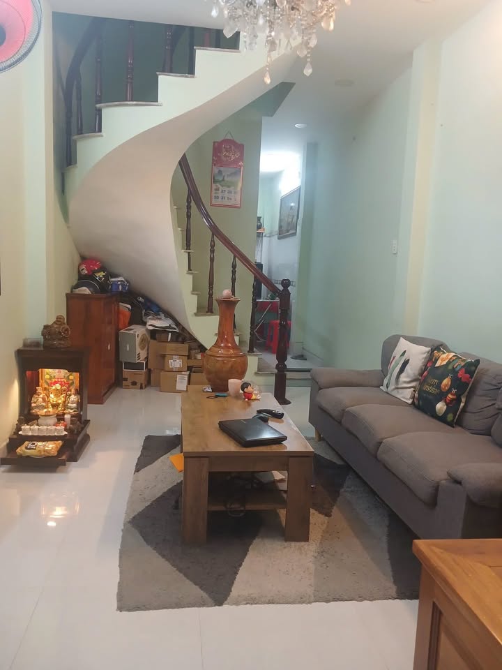 Nhà hẻm xe hơi Cách Mạng Tháng 8 Quận 10 33m² giá 7.8 tỷ - Đầu tư sinh lời!