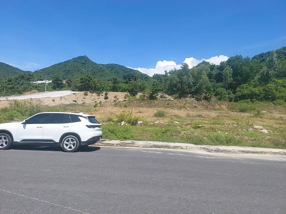 Đất nền đẹp 300m² mặt tiền 15m đường Triệu Quang Phục - Nha Trang giá 16.2 tỷ