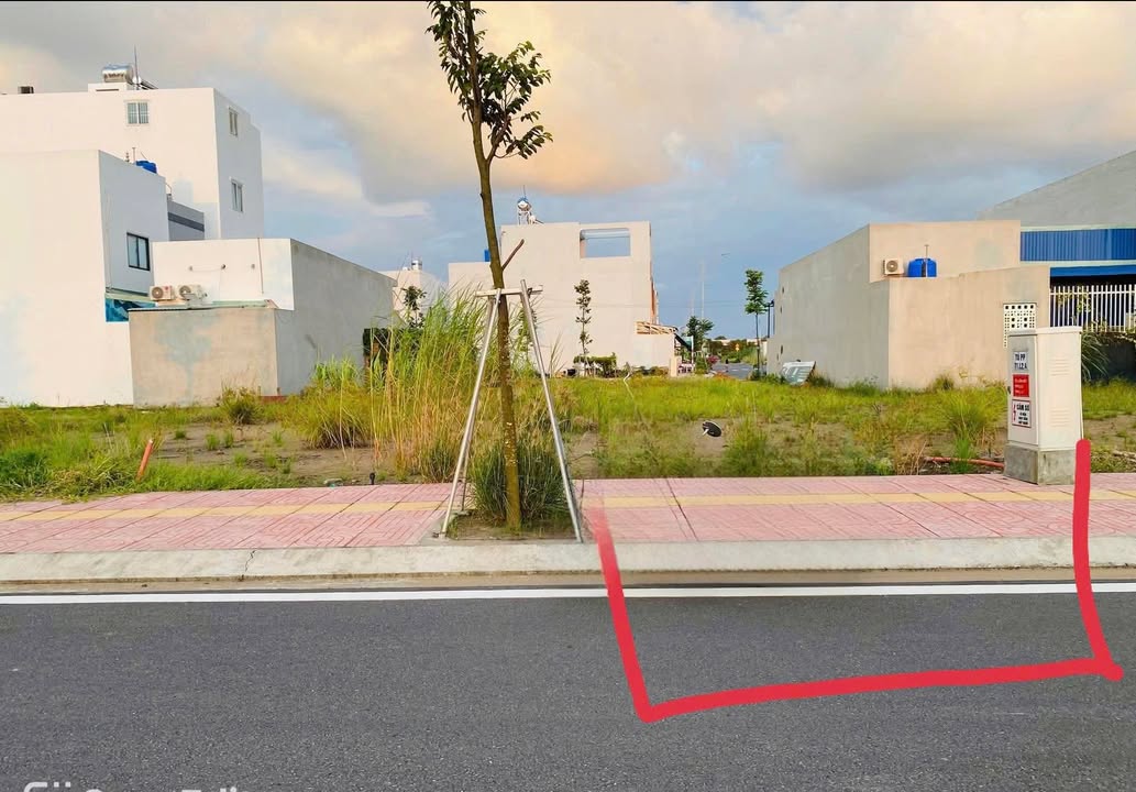 Đất nền Tân Bửu Bến Lức 100m² giá 2.15 tỷ - Đường nhựa 8m, gần chợ và trường học!