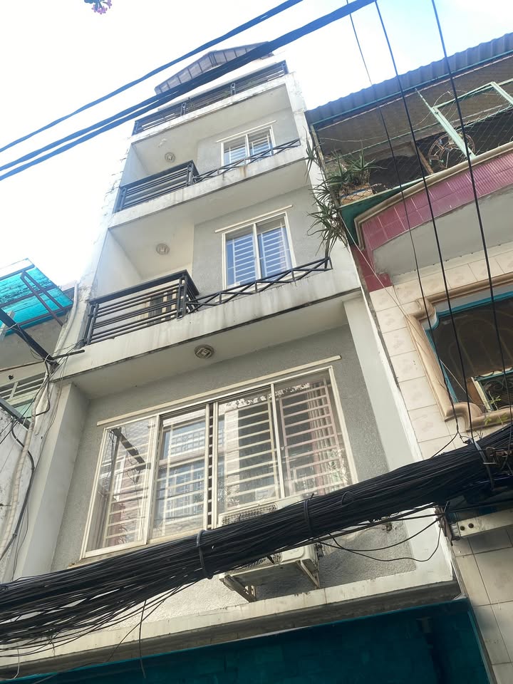 Nhà phố Nguyễn Ngọc Lộc, Q10 24m² giá 6.5 tỷ - Khu dân trí cao, an ninh tốt!