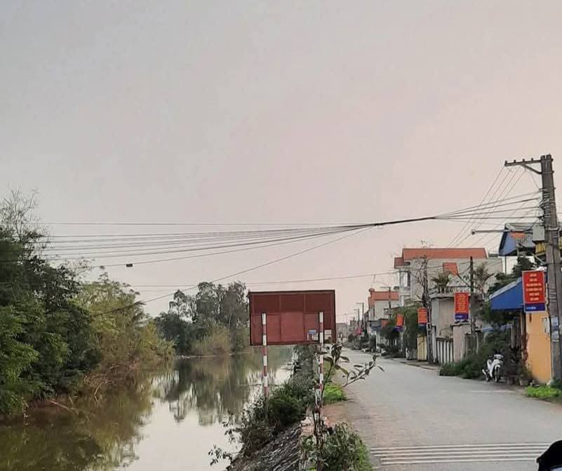 Bán đất Nam Định 100m² - Mặt sông Giáng thoáng mát, giá thương lượng!