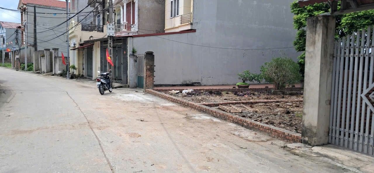 Đất trục chính Dư Xá 53m² giá 2 tỷ - Cơ hội đầu tư hấp dẫn!